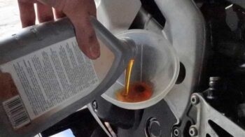 Perbedaan oli motor matic dan manual