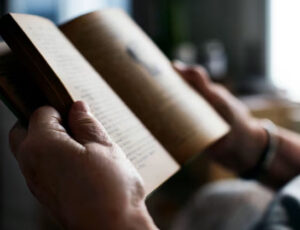 artikel tentang resensi buku