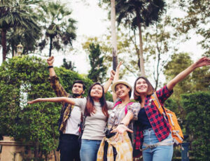 hiburan di tempat wisata lokal