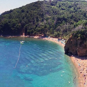 keindahan pantai di montenegro
