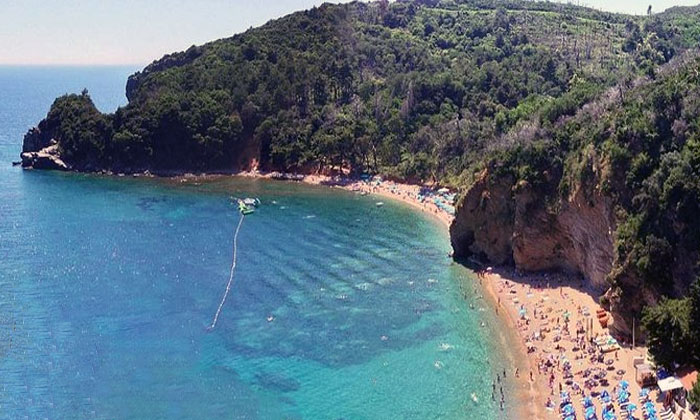keindahan pantai di montenegro