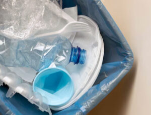 memilah plastik untuk daur ulang di rumah